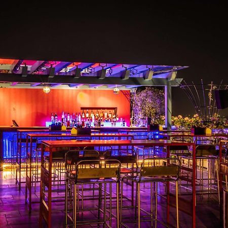 Hyatt Place Hyderabad Banjara Hills Bagian luar foto Sky Bar
