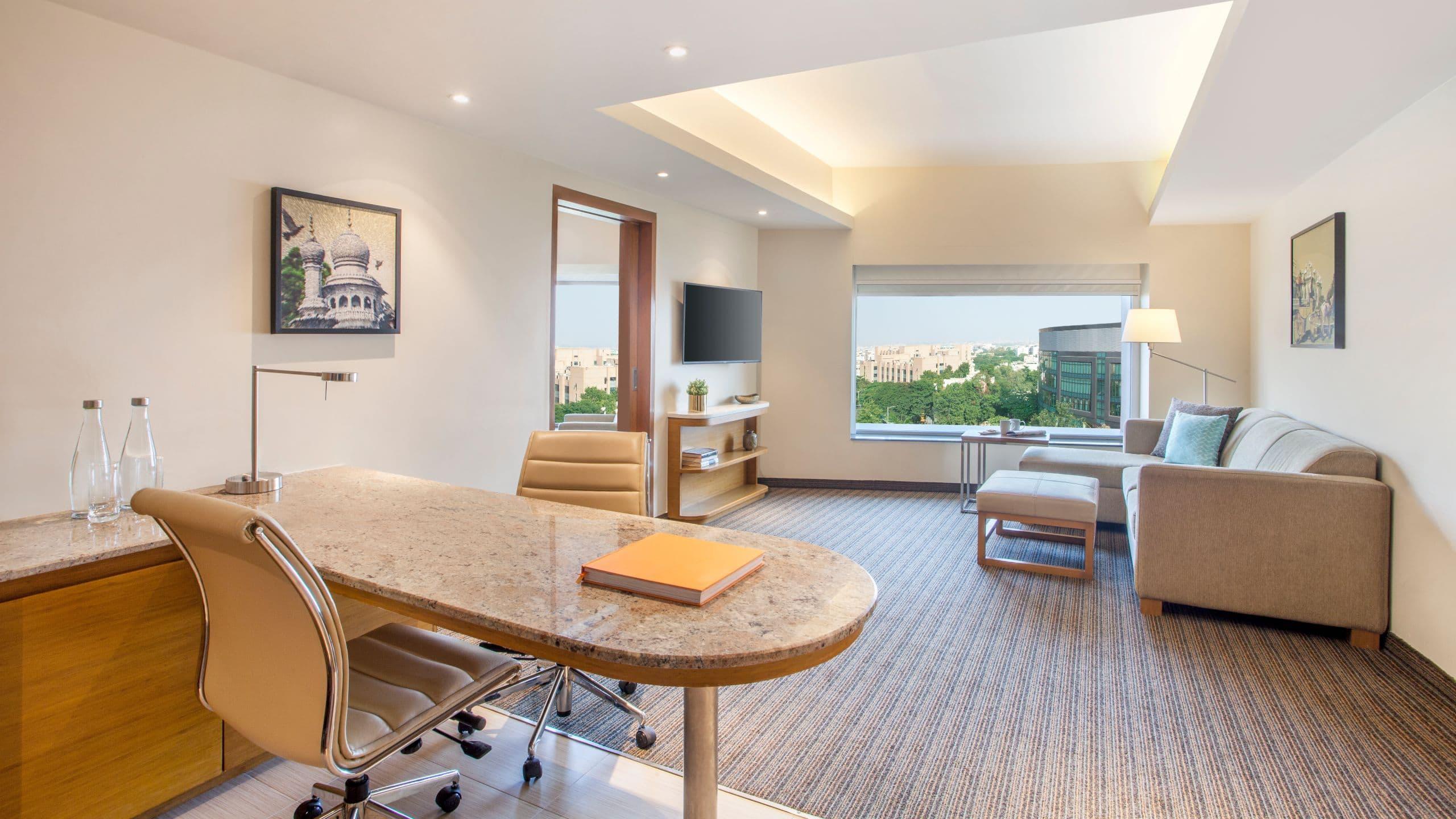 Hyatt Place Hyderabad Banjara Hills Bagian luar foto Suite at the Taj Bengal