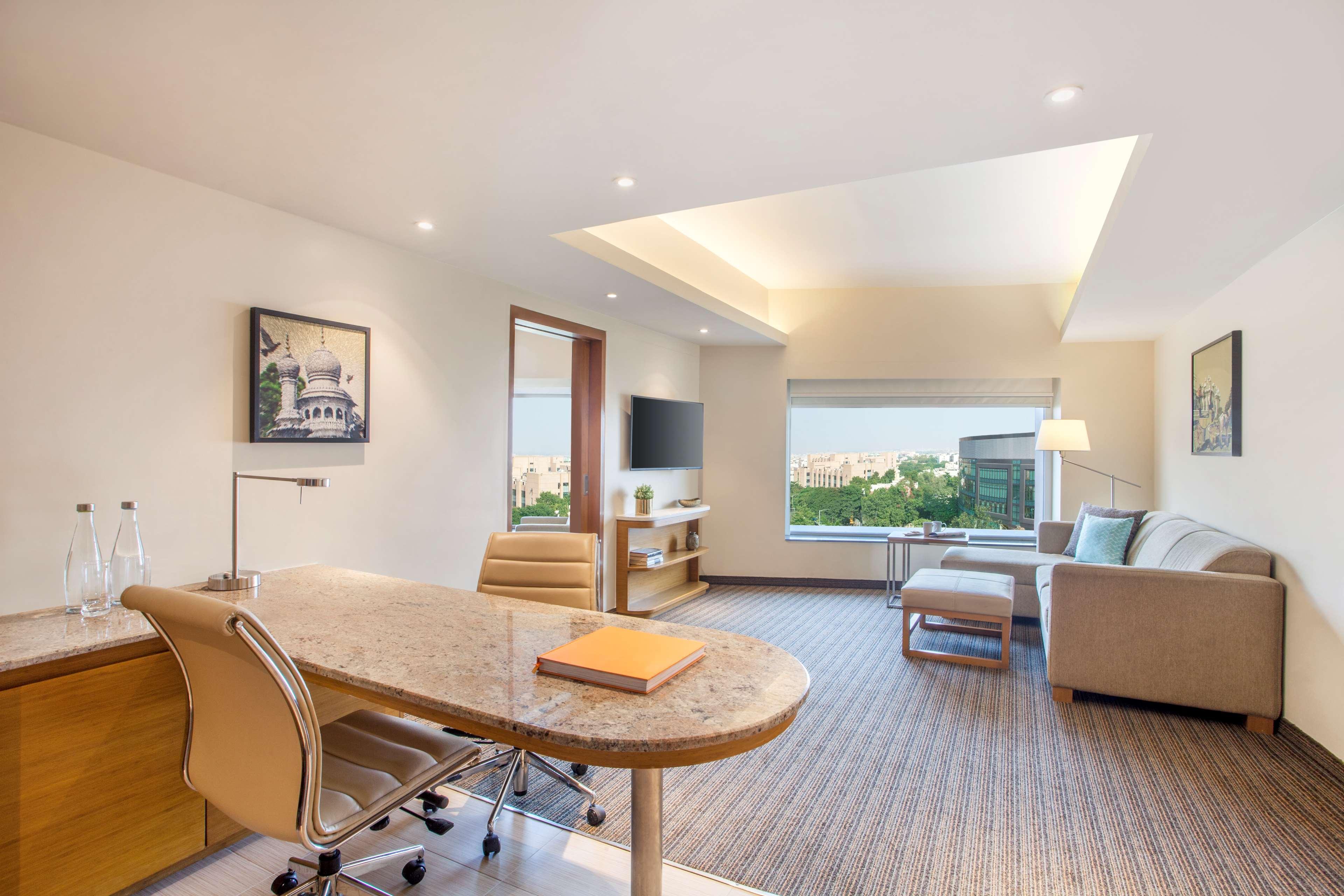 Hyatt Place Hyderabad Banjara Hills Bagian luar foto Suite at the hotel