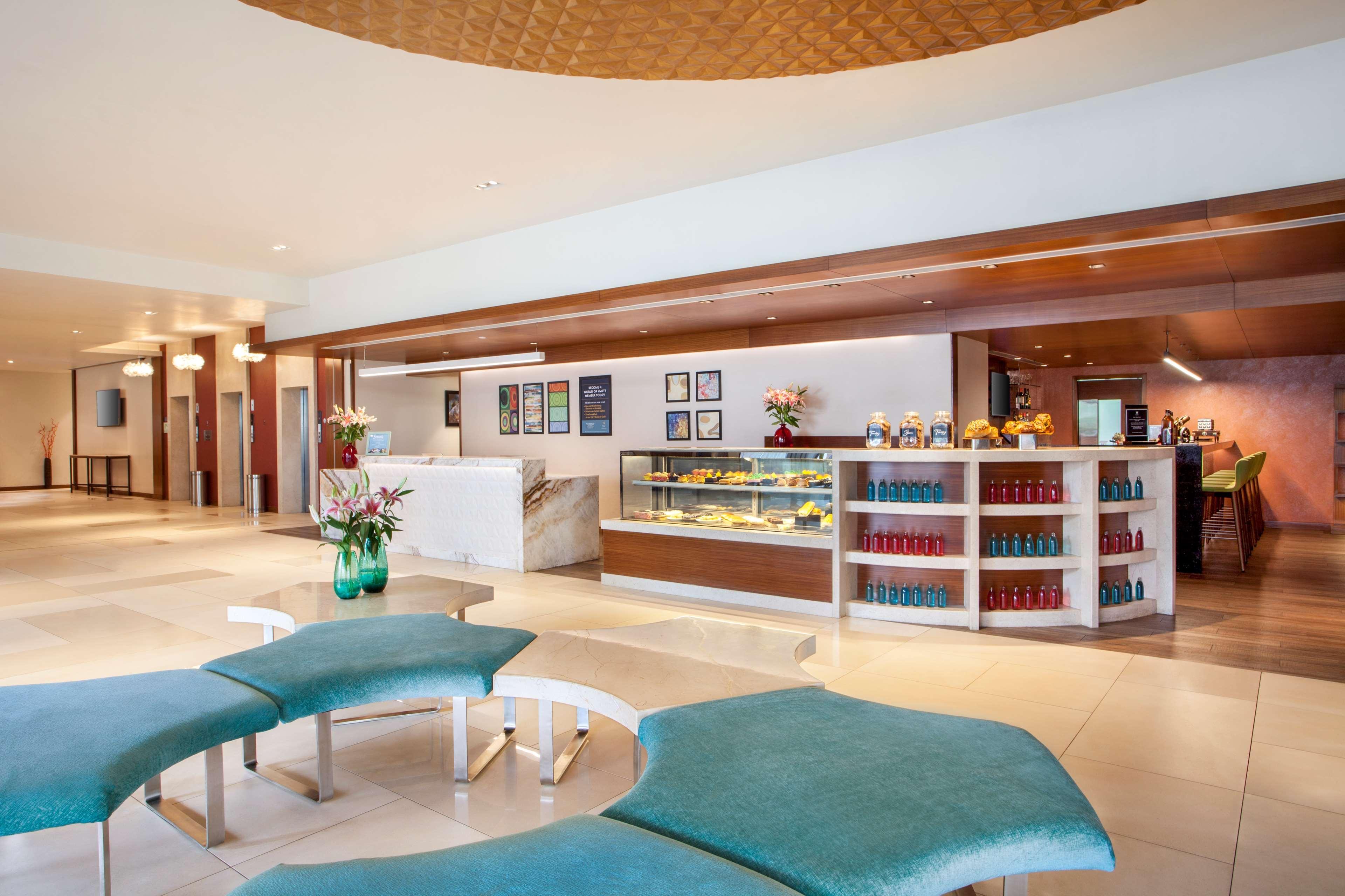 Hyatt Place Hyderabad Banjara Hills Bagian luar foto The lobby of the hotel
