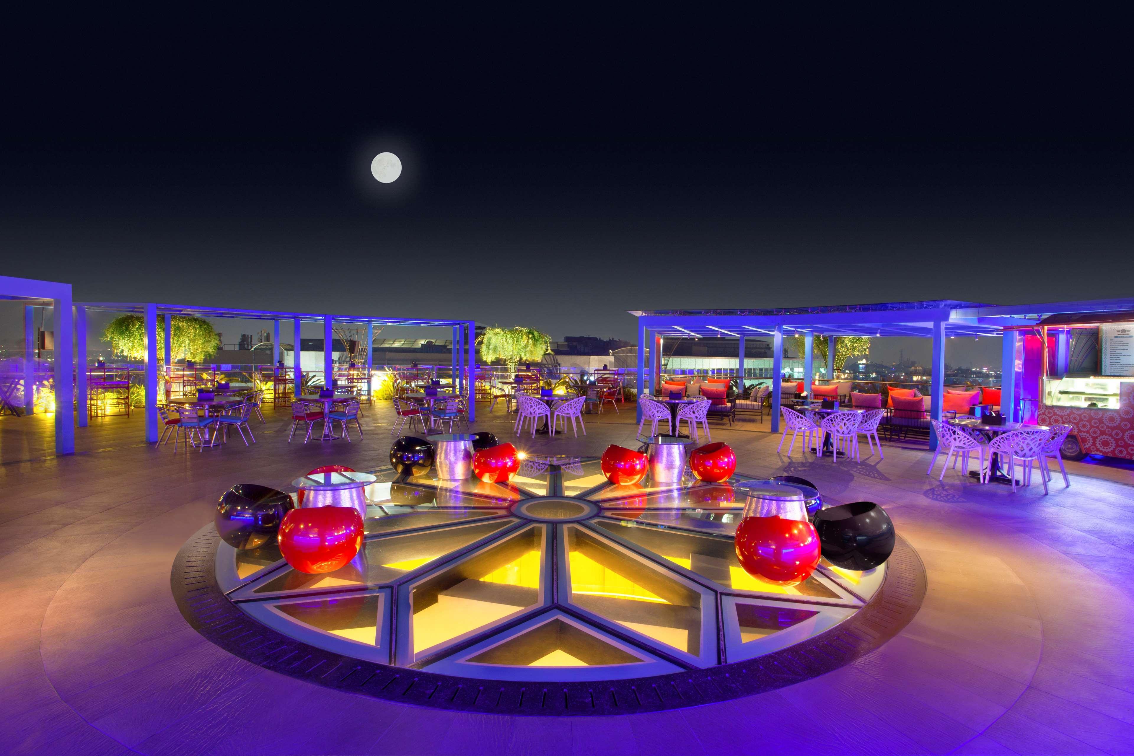 Hyatt Place Hyderabad Banjara Hills Bagian luar foto Sky Bar