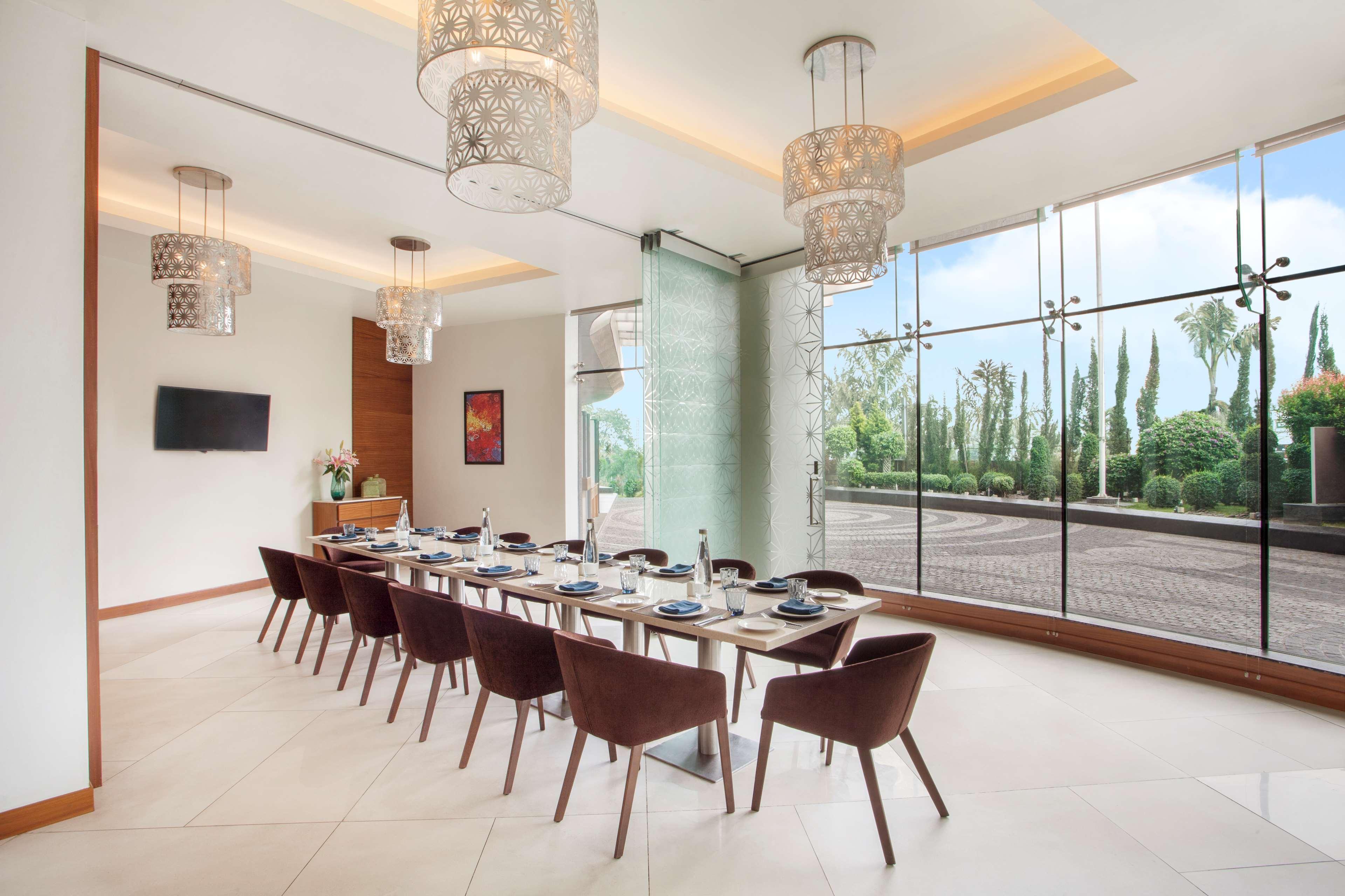 Hyatt Place Hyderabad Banjara Hills Bagian luar foto Meeting room