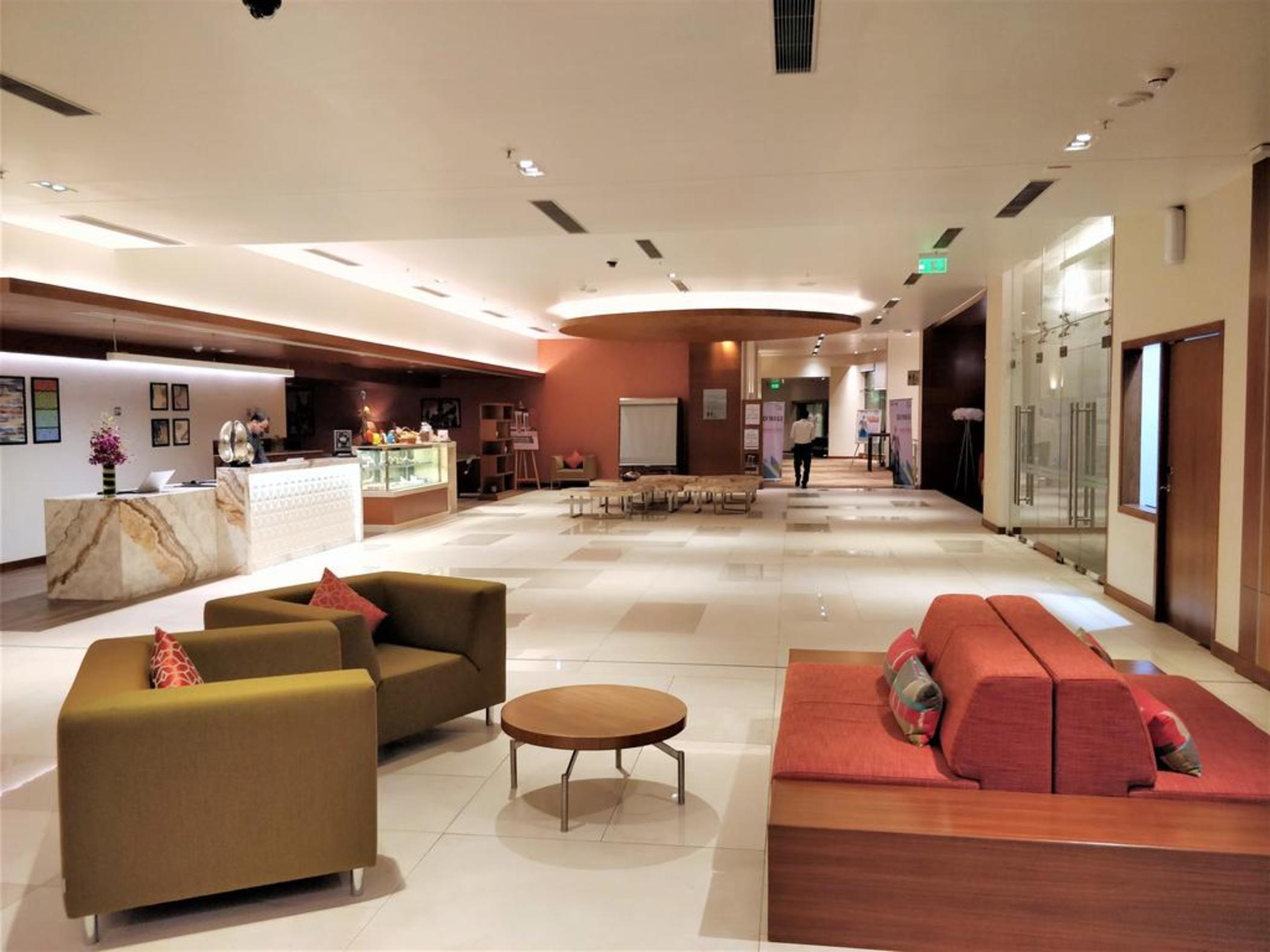 Hyatt Place Hyderabad Banjara Hills Bagian luar foto Lobby