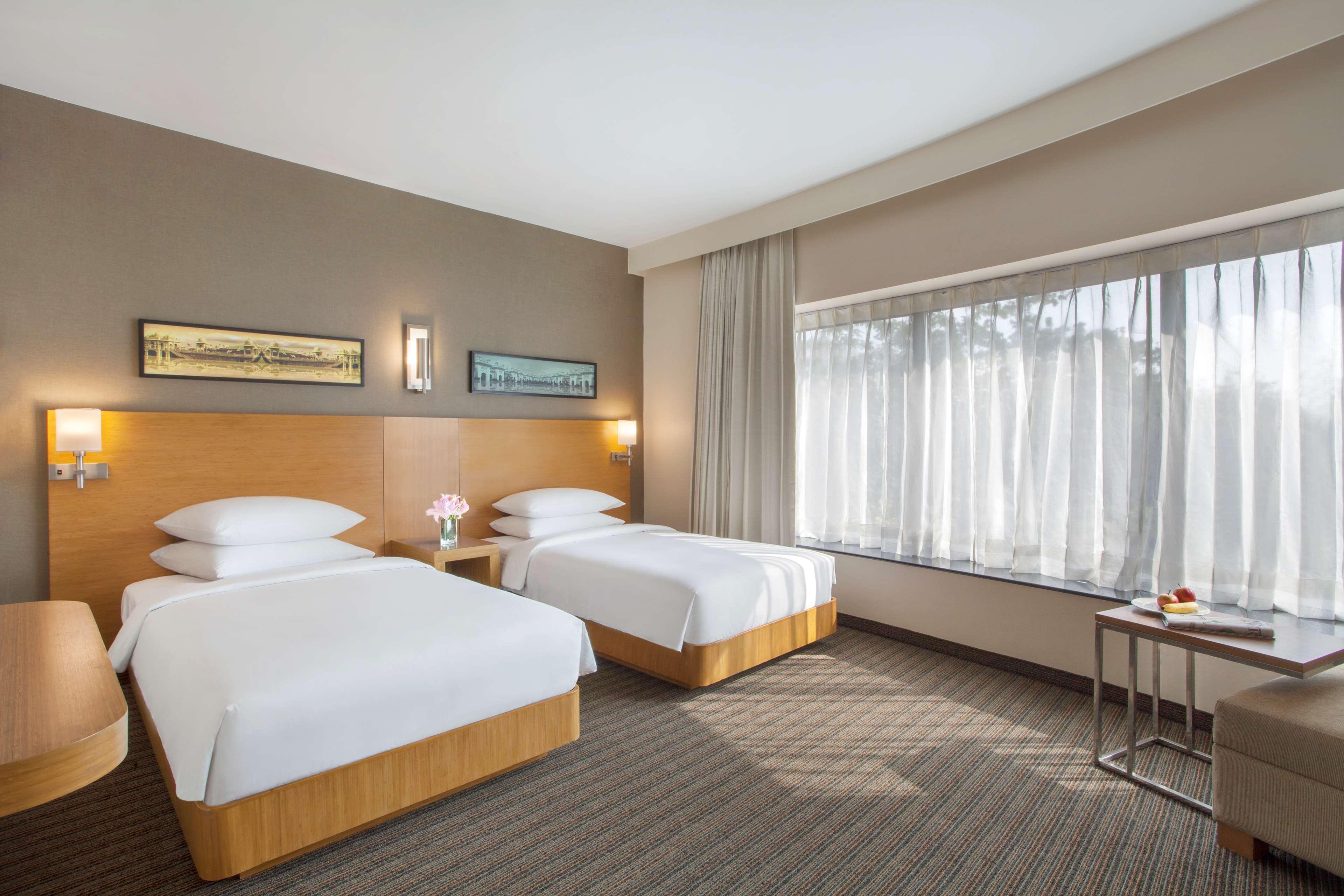 Hyatt Place Hyderabad Banjara Hills Bagian luar foto Deluxe Room