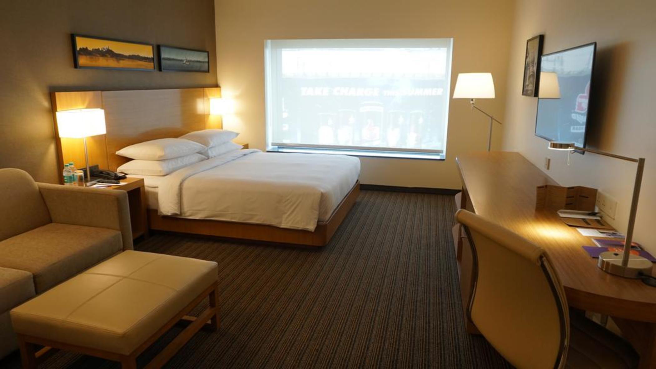 Hyatt Place Hyderabad Banjara Hills Bagian luar foto A room at the Hilton Garden Inn in San Francisco