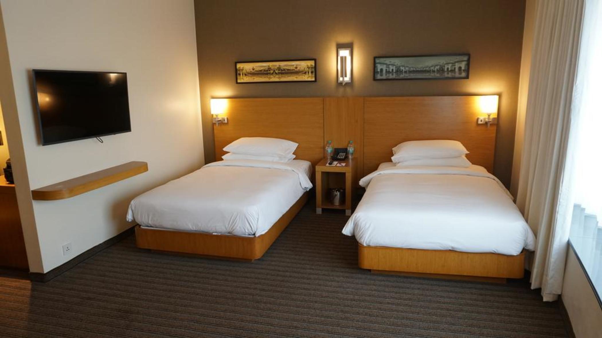 Hyatt Place Hyderabad Banjara Hills Bagian luar foto A room at the hotel
