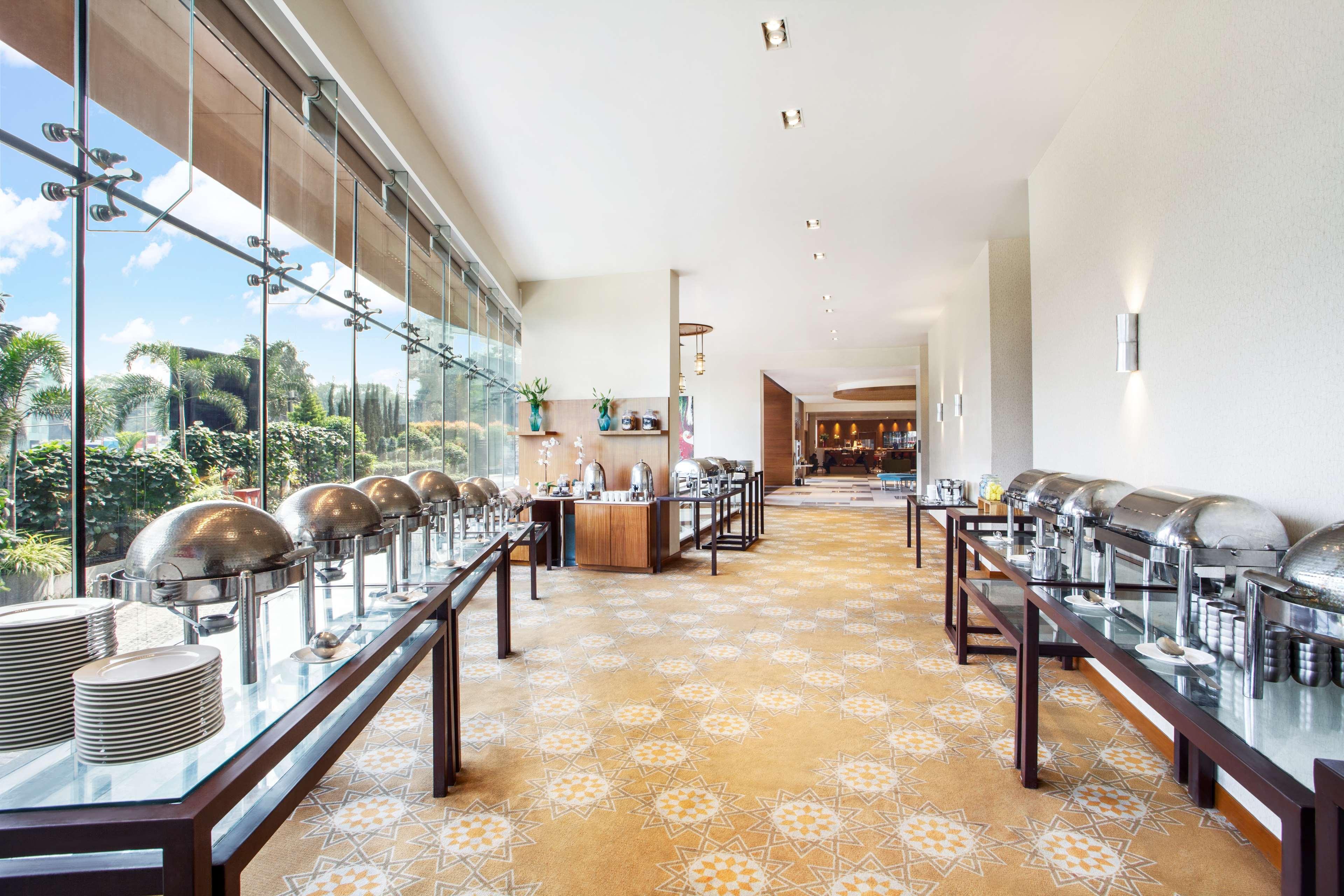 Hyatt Place Hyderabad Banjara Hills Bagian luar foto The Terrace