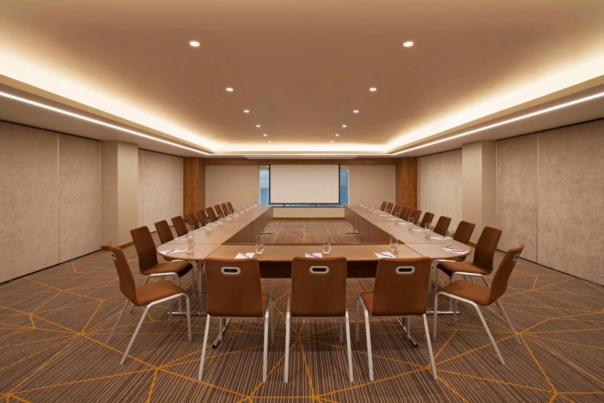 Hyatt Place Hyderabad Banjara Hills Bagian luar foto Meeting room