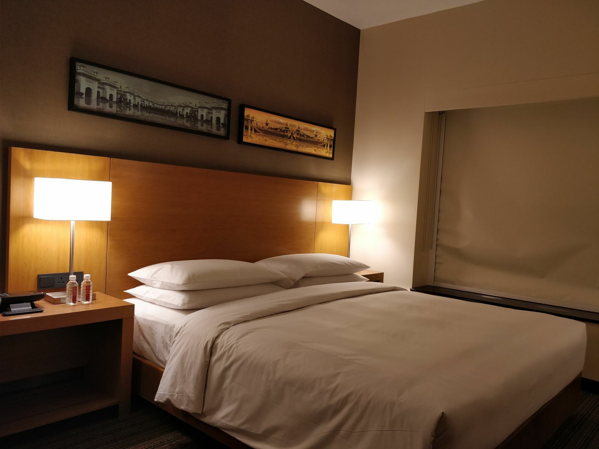 Hyatt Place Hyderabad Banjara Hills Bagian luar foto A room at the hotel