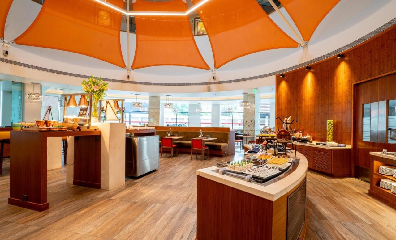 Hyatt Place Hyderabad Banjara Hills Bagian luar foto The restaurant